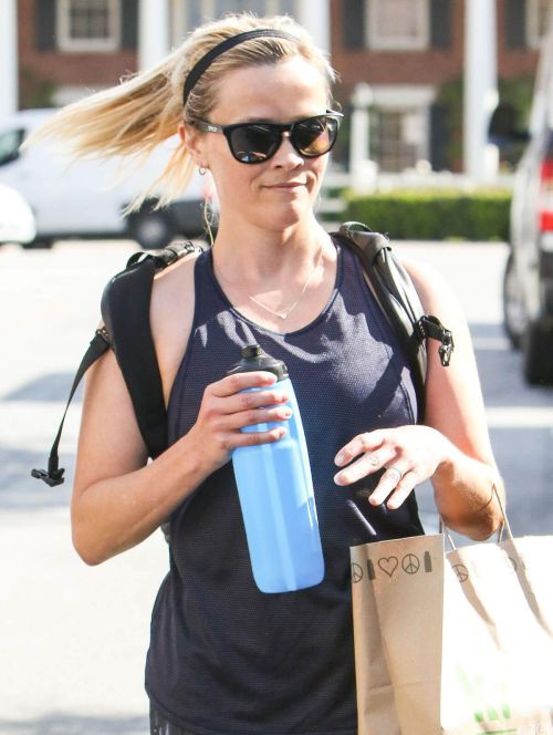 Reese Witherspoon Stills Leaves a Gym in Los Angeles 6