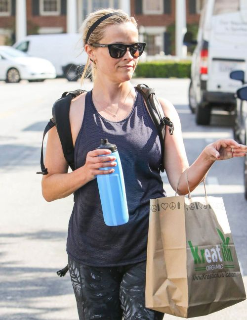 Reese Witherspoon Stills Leaves a Gym in Los Angeles 8