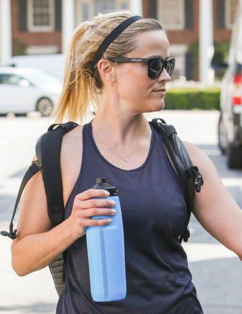 Reese Witherspoon Stills Leaves a Gym in Los Angeles 9