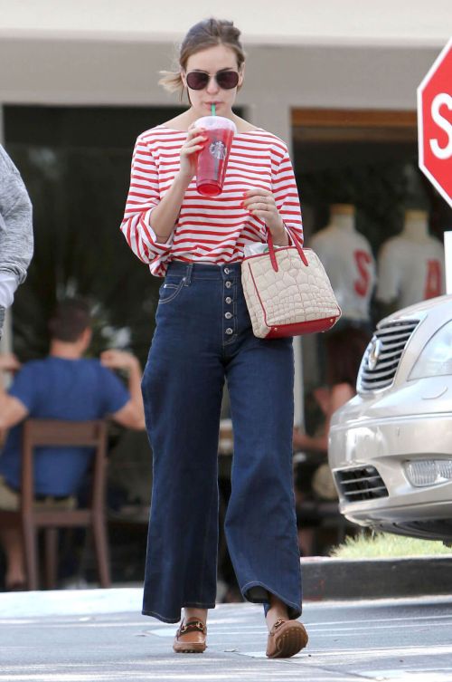 Tallulah Belle Willis at a Starbucks in Bel-Air Images 7