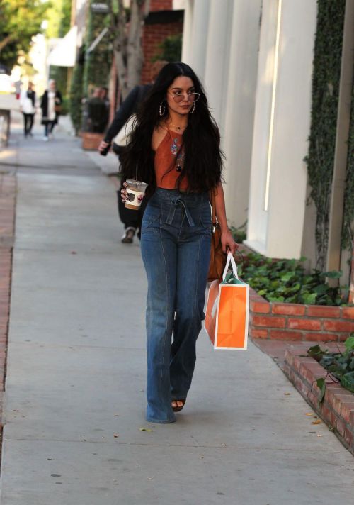 Vanessa Hudgens Stills Leaves a Skin Care Clinic in West Hollywood 5