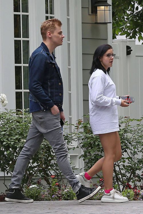 Ariel Winter Out House Hunting in Los Angeles 6