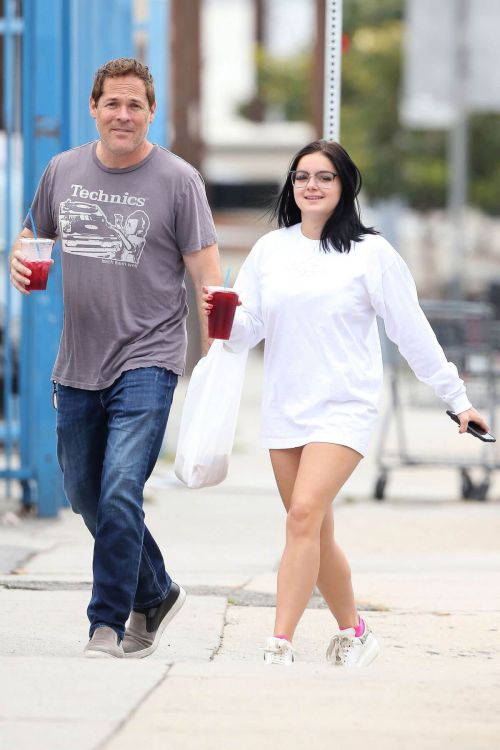 Ariel Winter Out House Hunting in Los Angeles 7