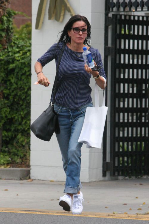 Courteney Cox Out Shopping at Express in Beverly Hills 2