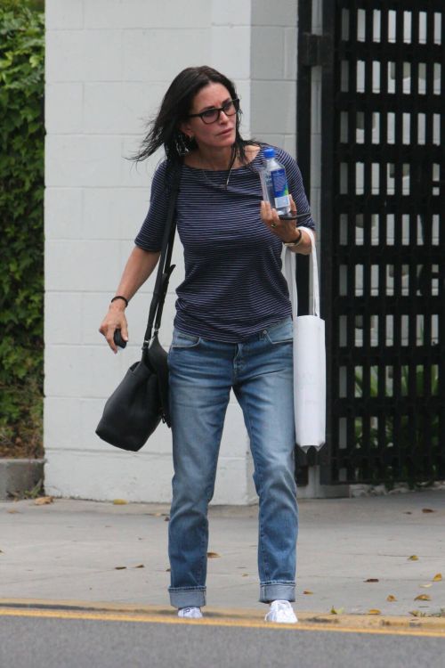 Courteney Cox Out Shopping at Express in Beverly Hills 6