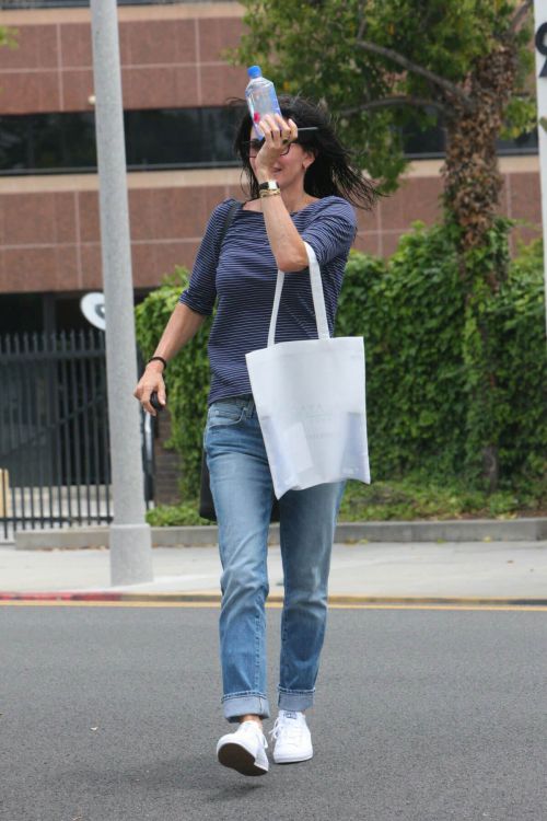 Courteney Cox Out Shopping at Express in Beverly Hills 8