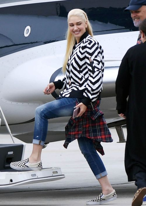 Gwen Stefani at Van Nuys Airport in los Los Angeles 5