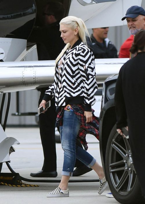 Gwen Stefani at Van Nuys Airport in los Los Angeles 8