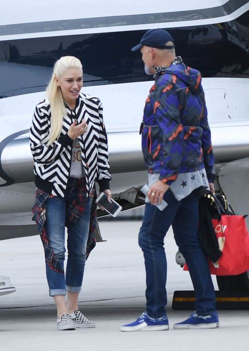 Gwen Stefani at Van Nuys Airport in los Los Angeles 10