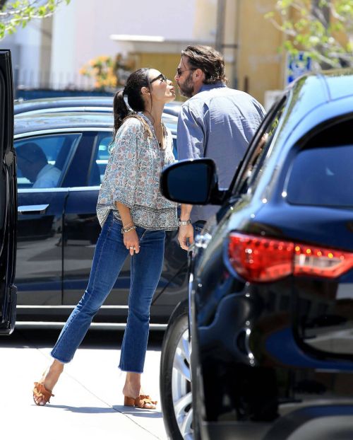 Jordana Brewster Stills Out Shopping in Beverly Hills 5