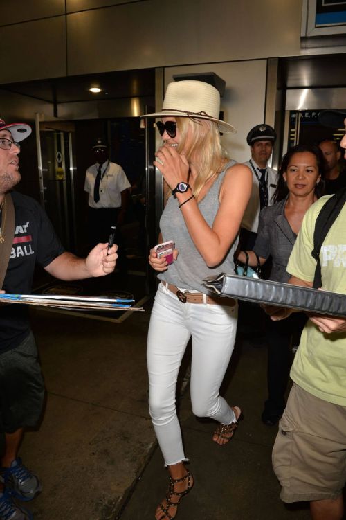 Kelly Rohrbach at Miami International Airport 3