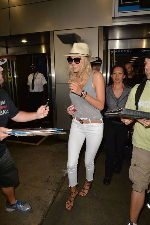 Kelly Rohrbach at Miami International Airport 9