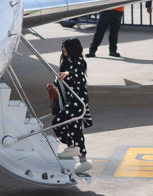 Kylie Jenner Boarding at a Private Jet in Cusco 2