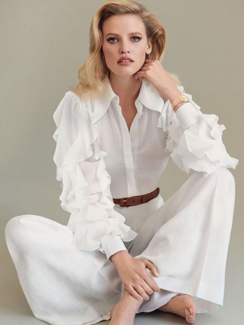 Lara Stone Photoshoot for Vogue Magazine, Mexico & Latin America May 2017 12