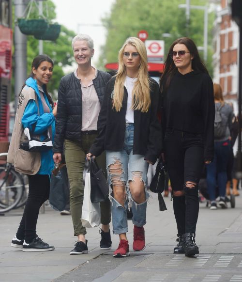 Lottie Moss Shopping on Kings Road in London 3