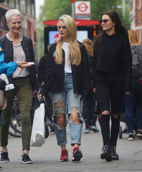 Lottie Moss Shopping on Kings Road in London 4