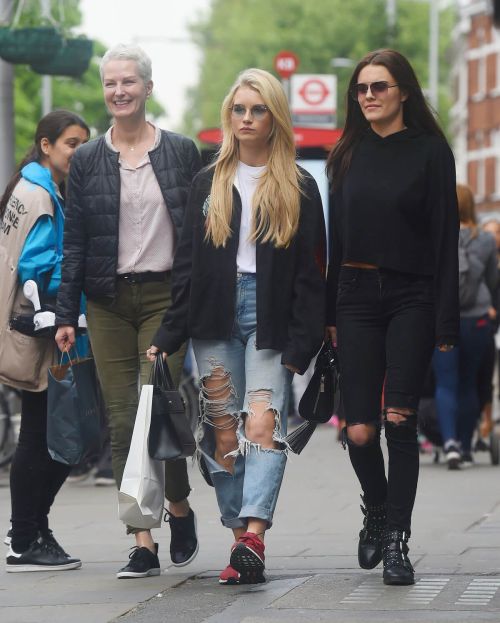 Lottie Moss Shopping on Kings Road in London 5