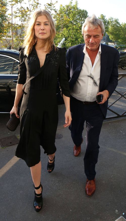 Rosamund Pike Arrives at Le Quotidien TV Show in Paris 2