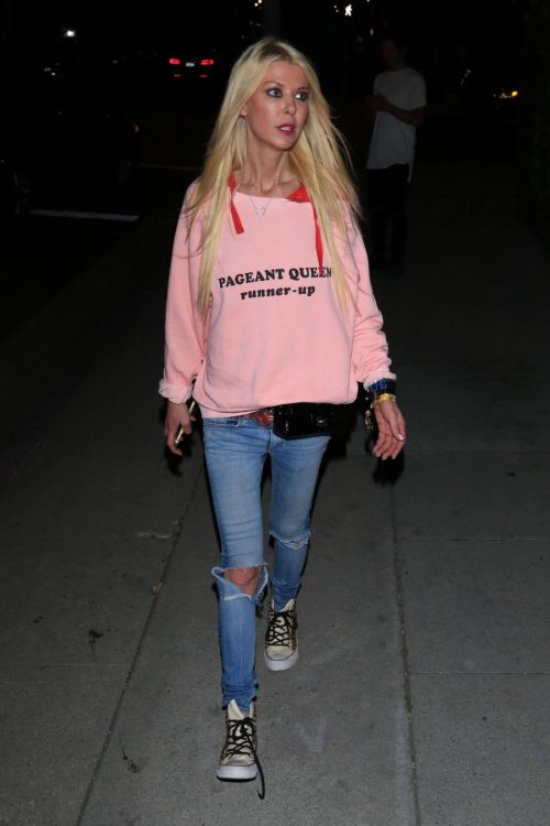 Tara Reid Stills Out for Dinner in Hollywood 4