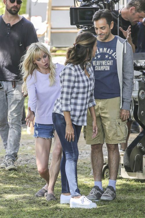 Anna Faris on the Set of Overboard in Vancouver 14