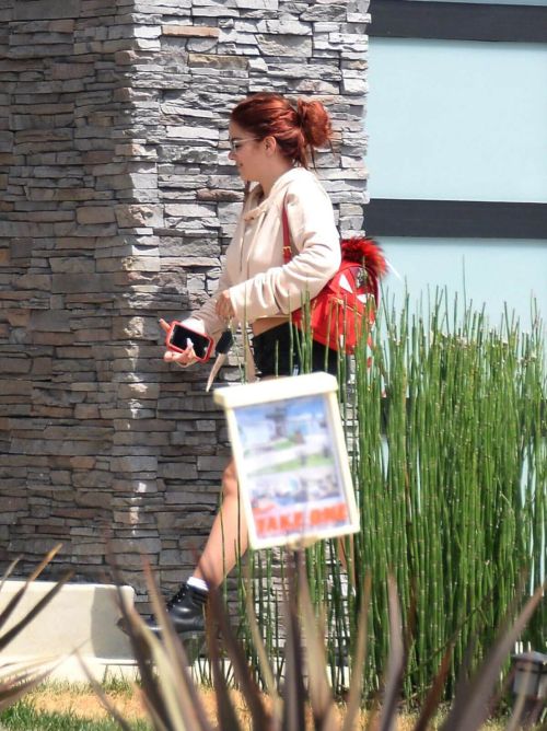 Ariel Winter House Hunting in Studio City 9