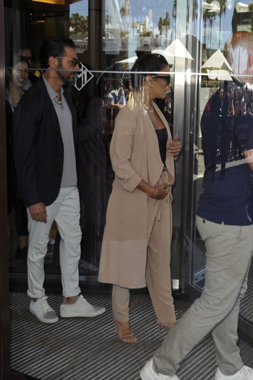 Eva Longoria Out at Promenade de la Croisette in Cannes 1