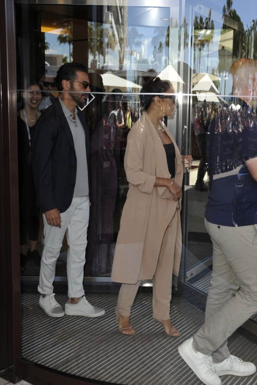 Eva Longoria Out at Promenade de la Croisette in Cannes 2