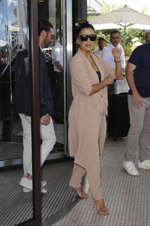 Eva Longoria Out at Promenade de la Croisette in Cannes 4