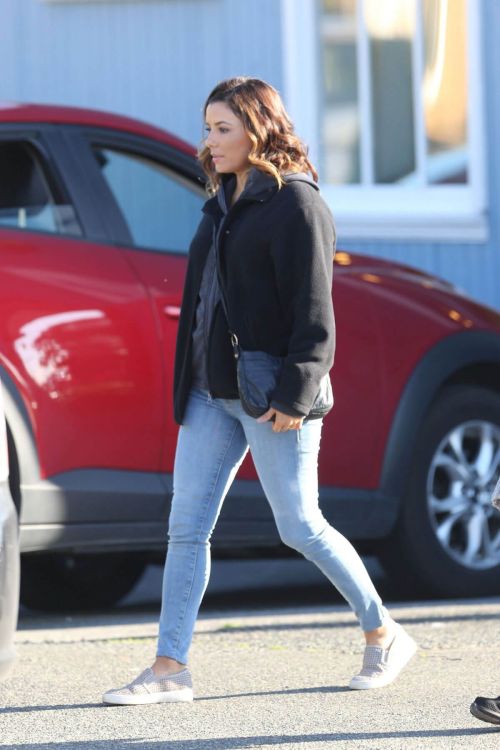 Eva Longoria on the Set of Overboard in Vancouver 6