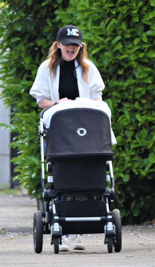 Geri Halliwell Out in London 5