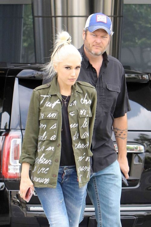 Gwen Stefani Arrives at a Recording Studio in Hollywood 1
