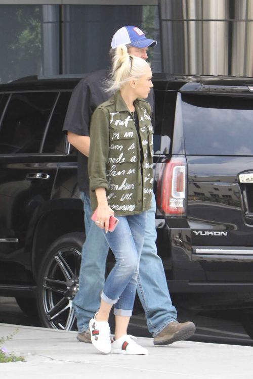 Gwen Stefani Arrives at a Recording Studio in Hollywood 5