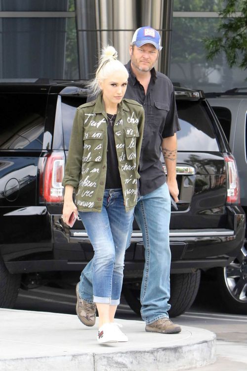 Gwen Stefani Arrives at a Recording Studio in Hollywood 6