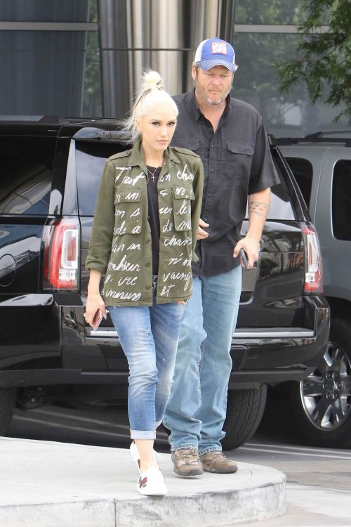 Gwen Stefani Arrives at a Recording Studio in Hollywood 7