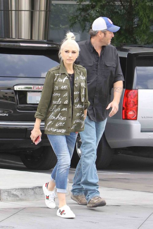 Gwen Stefani Arrives at a Recording Studio in Hollywood 8