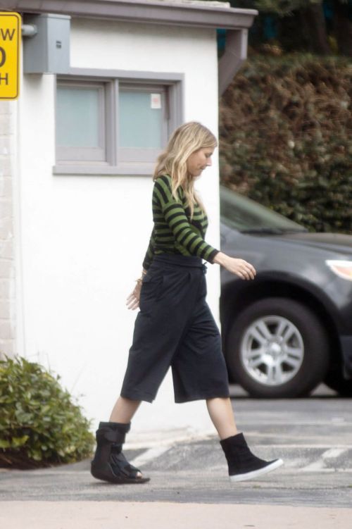 Gwyneth Paltrow Out and About in Los Angeles 1