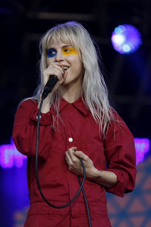 Hayley Williams Performs at Jimmy Kimmel Live 1