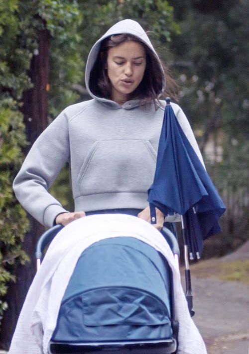 Irina Shayk Out with Her Baby in Los Angeles 3