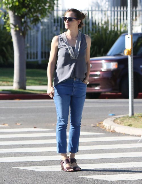 Jennifer Garner Out in Brentwood 4