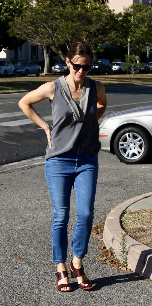 Jennifer Garner Out in Brentwood 6