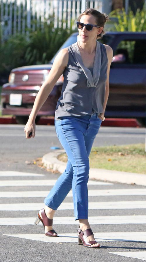 Jennifer Garner Out in Brentwood 11