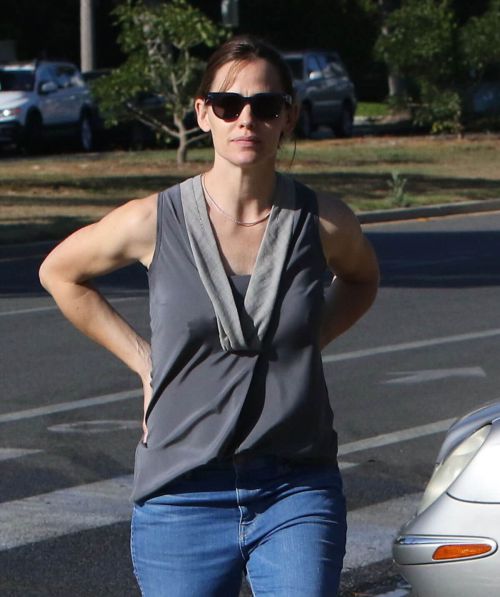 Jennifer Garner Out in Brentwood 12