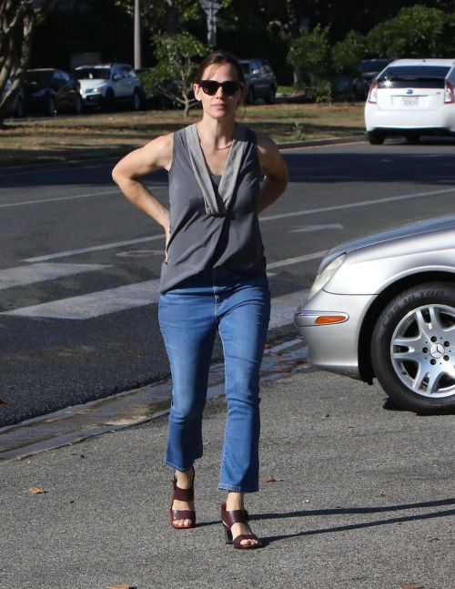 Jennifer Garner Out in Brentwood 13