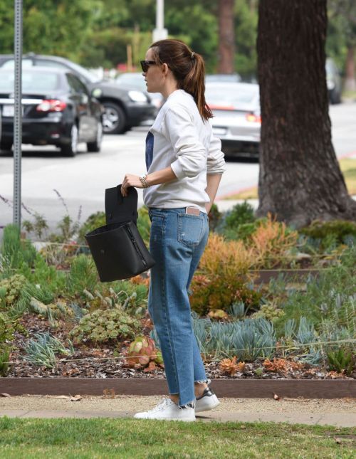 Jennifer Garner Out and About in Brentwood 5
