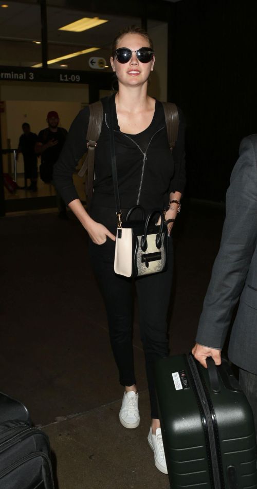 Kate Upton at Los Angeles International Airport 3