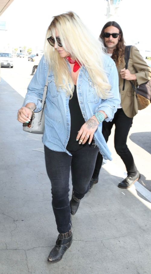 Kesha Sebert at Los Angeles International Airport 1