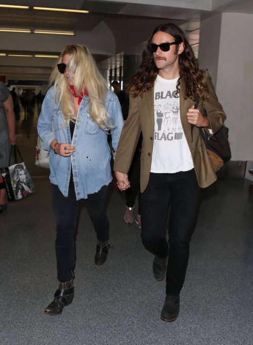 Kesha Sebert at Los Angeles International Airport 5