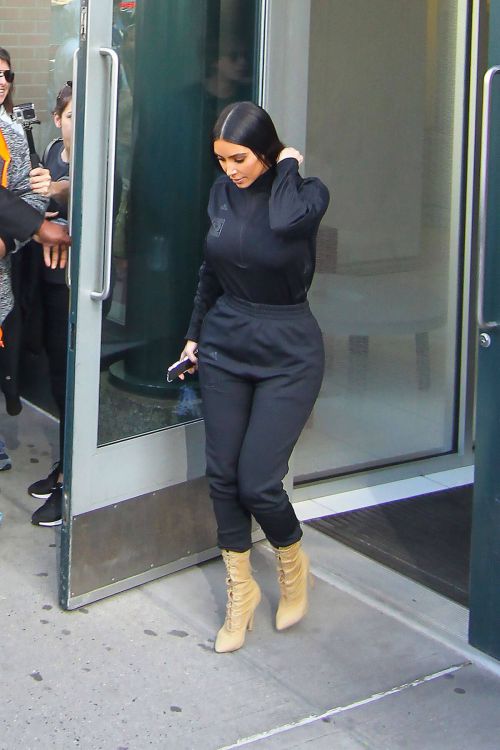 Kim Kardashian Leaves Her Apartment in New York 3