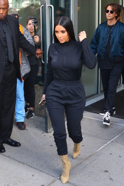 Kim Kardashian Leaves Her Apartment in New York 7