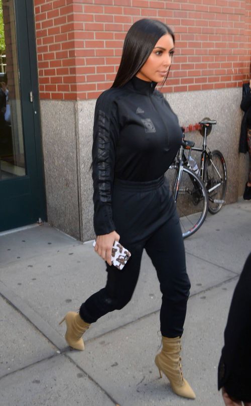 Kim Kardashian Leaves Her Apartment in New York 9